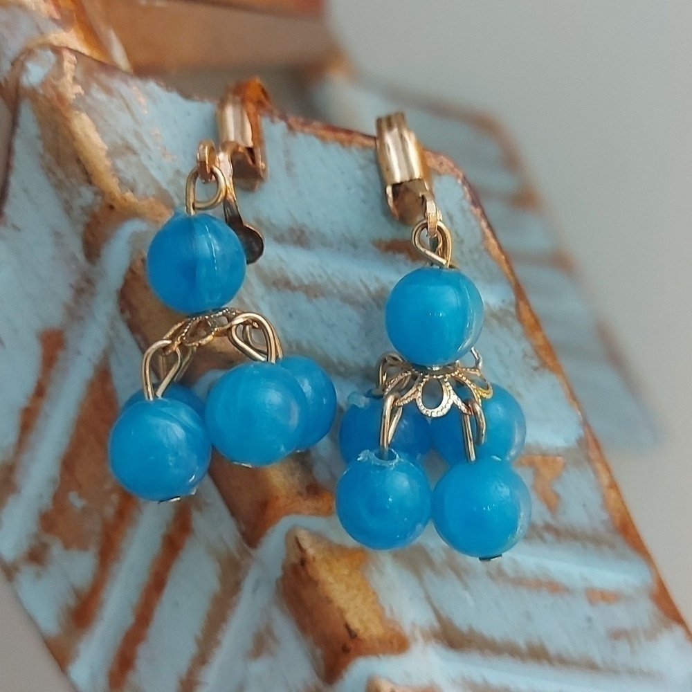 VINTAGE clip on dangle earings costume